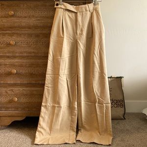 Zara Long Wide Leg Pleated Pants. Beige. Size XS. NWT.